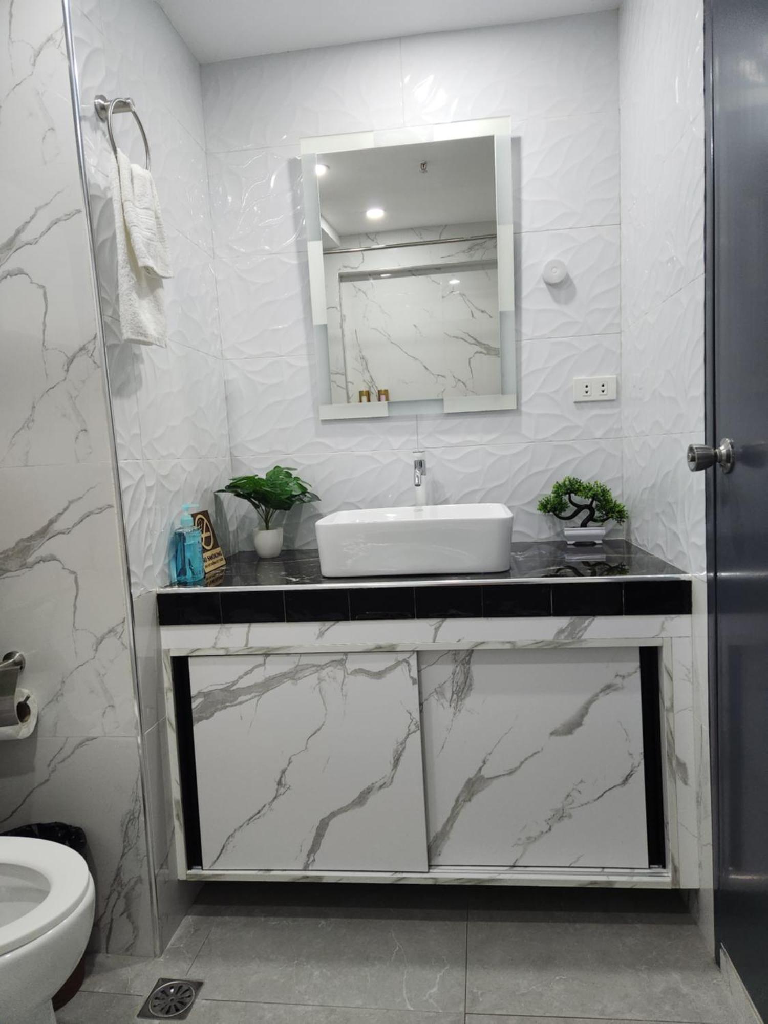 Condo Azur Suites B207 Near Airport, Netflix, Stylish, Cozy With Swimming Pool Мактан Экстерьер фото