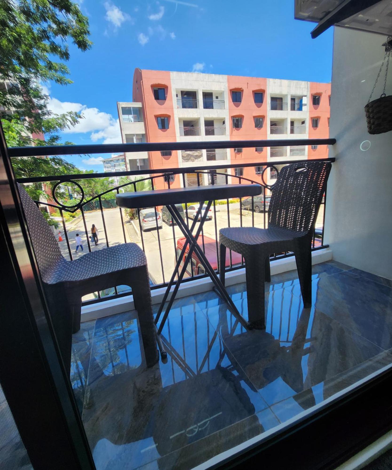 Condo Azur Suites B207 Near Airport, Netflix, Stylish, Cozy With Swimming Pool Мактан Экстерьер фото
