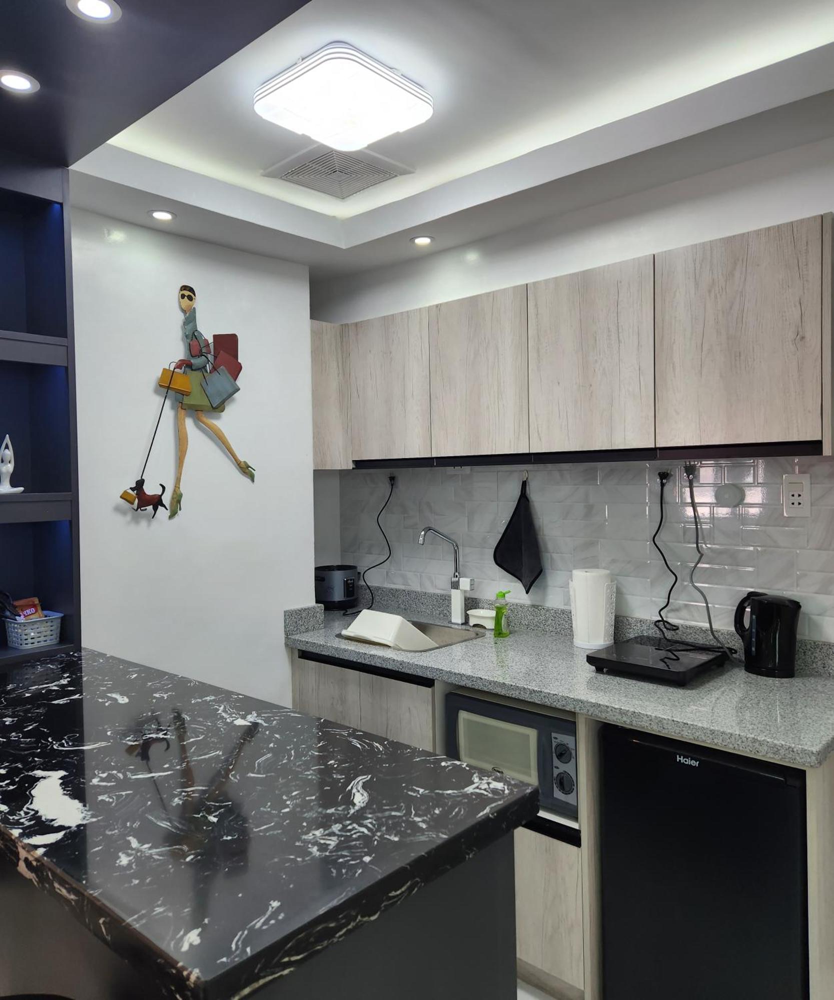 Condo Azur Suites B207 Near Airport, Netflix, Stylish, Cozy With Swimming Pool Мактан Экстерьер фото