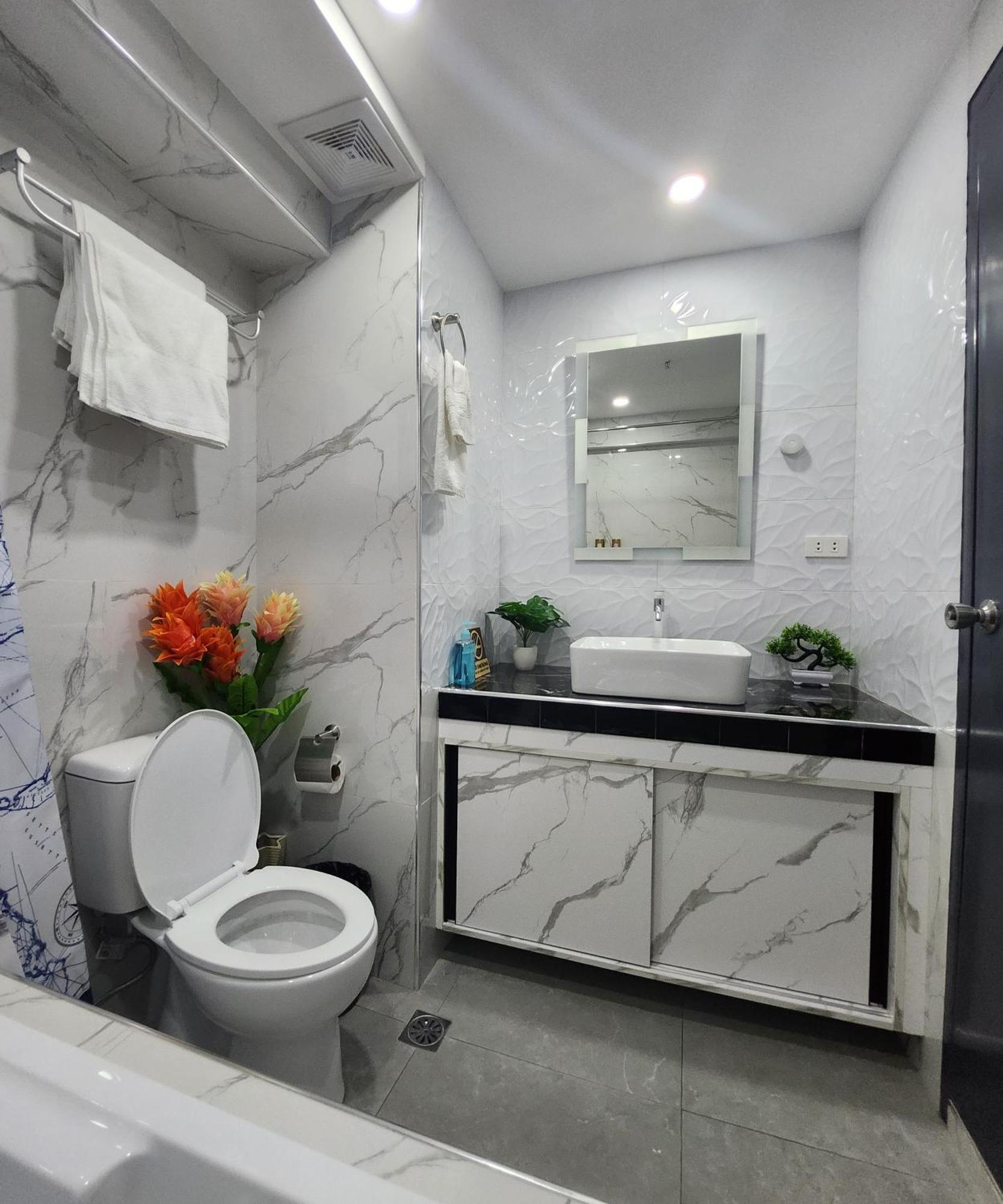 Condo Azur Suites B207 Near Airport, Netflix, Stylish, Cozy With Swimming Pool Мактан Экстерьер фото